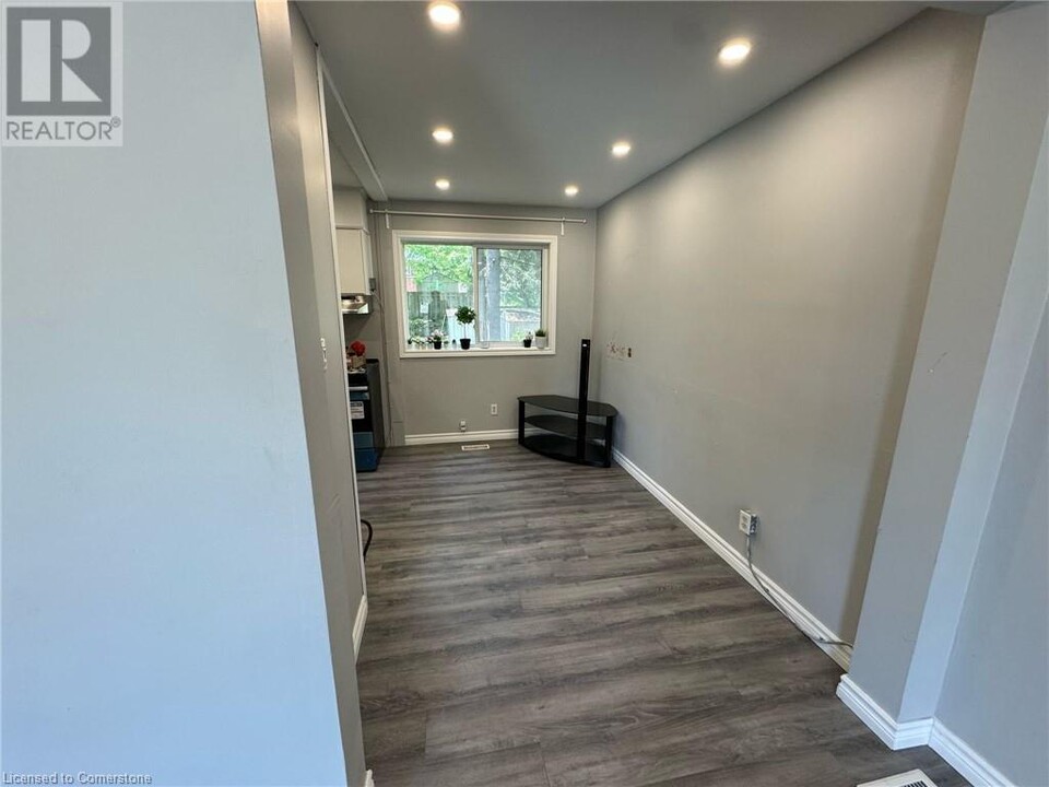 157 Weber St N in Waterloo, ON - Building Photo