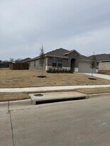448 Kaufman Dr in Azle, TX - Building Photo