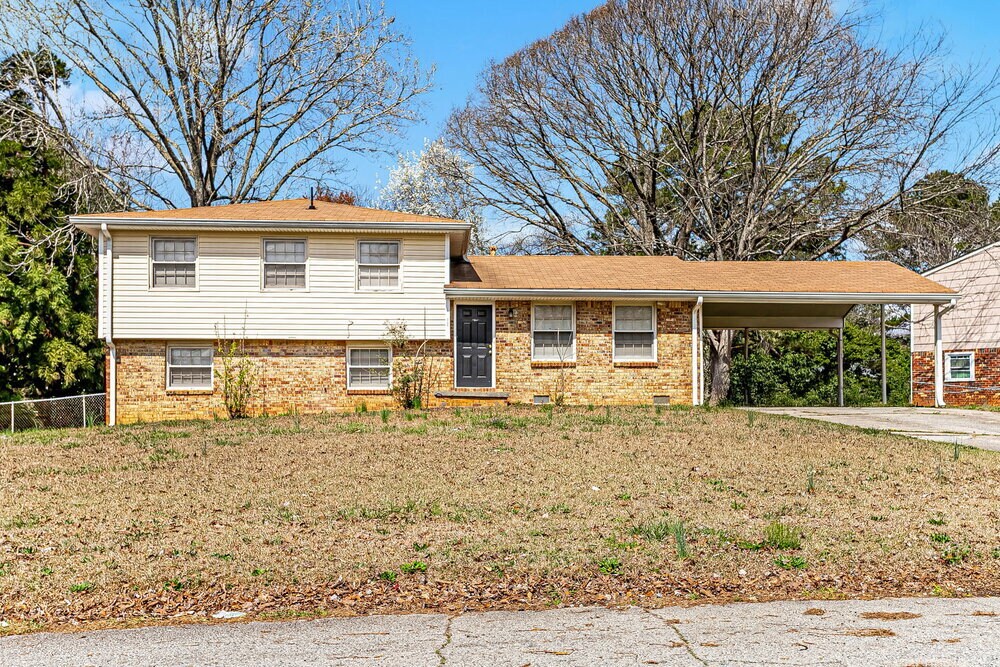 5789 Northfield Dr in Ellenwood, GA - Building Photo