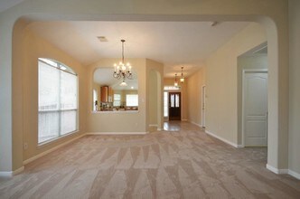 2000 Maize Bend Dr in Austin, TX - Building Photo - Building Photo