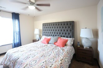 Kitty Hawk Apartments in Columbia, MO - Building Photo - Interior Photo