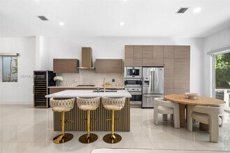 18935 Atlantic Blvd in Sunny Isles Beach, FL - Building Photo - Building Photo