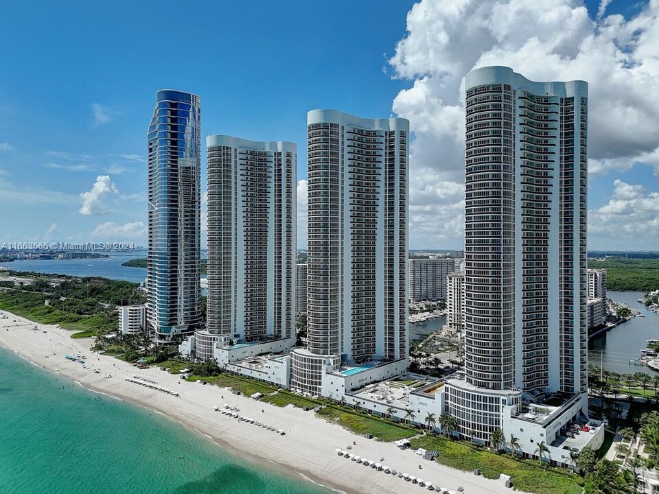 16001 Collins Ave, Unit 2004 in Sunny Isles Beach, FL - Building Photo