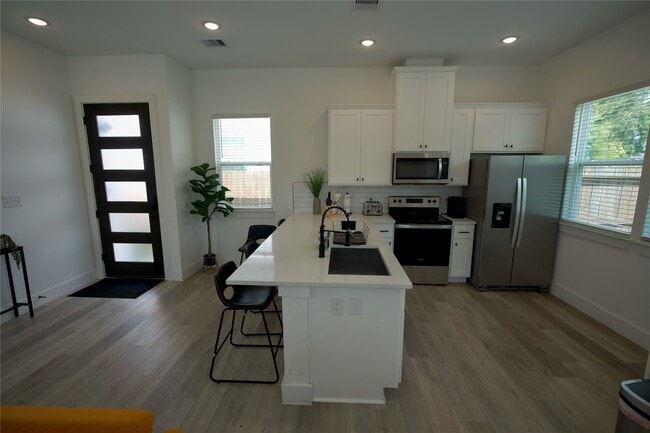 8703 Wileyvale Rd in Houston, TX - Foto de edificio - Building Photo