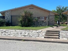 710 W Cantu Rd in Del Rio, TX - Building Photo
