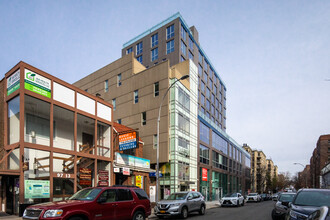 Rego Tower in Rego Park, NY - Building Photo - Building Photo