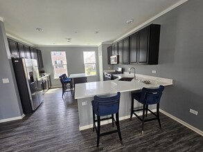 8987 Disbrow St in Huntley, IL - Foto de edificio - Building Photo