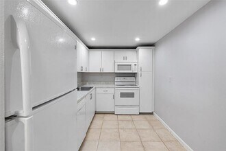 4354 NW 9th Ave in Pompano Beach, FL - Building Photo - Building Photo