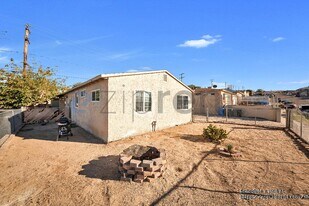 301 Maxine Ave in Barstow, CA - Building Photo