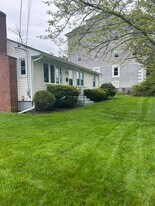 5 West St in Bristol, RI - Building Photo