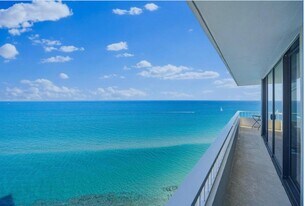 5540 N Ocean Dr in Riviera Beach, FL - Building Photo