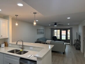 401 Airport Ave E, Unit #303 in Venice, FL - Foto de edificio - Building Photo