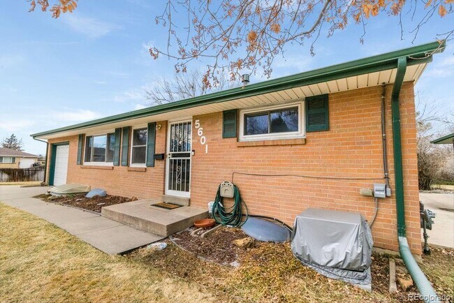 5601 E Cornell Ave in Denver, CO - Building Photo - Building Photo