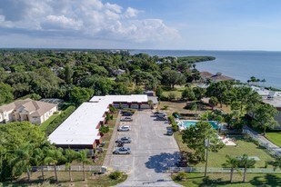 Ocean Sunset Apartments in Tarpon Springs, FL - Building Photo