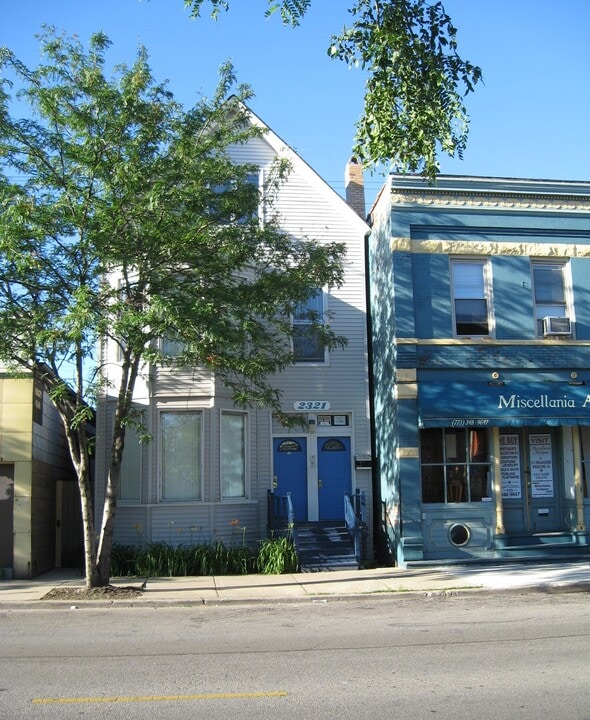2321 W Belmont Ave, Unit 1F in Chicago, IL - Building Photo