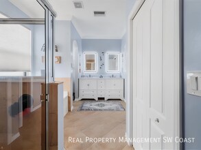 9883 Blue Stone Cir in Ft. Myers, FL - Building Photo - Building Photo