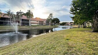 5641 Coach House Cir in Boca Raton, FL - Building Photo