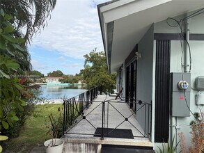 425 NE 103rd St in Miami Shores, FL - Building Photo - Building Photo
