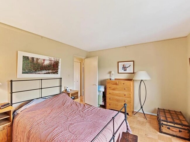 4343 Cherry Hill Rd, Unit 501 in Arlington, VA - Foto de edificio - Building Photo