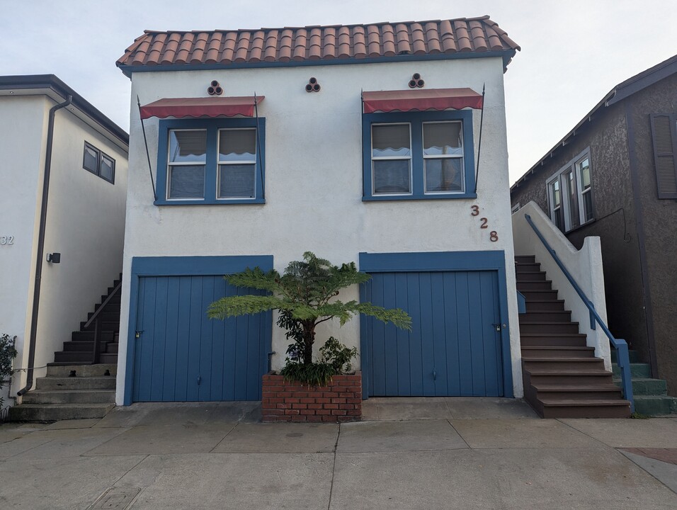 328 1st St, Unit 328 first St, front unit in Manhattan Beach, CA - Foto de edificio