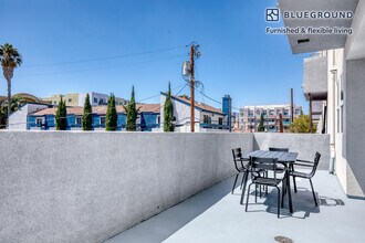 11130 Otsego St, Unit FL2-ID880 in Los Angeles, CA - Foto de edificio - Building Photo