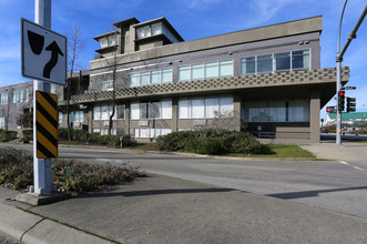 Royal Towers in New Westminster, BC - Building Photo - Building Photo