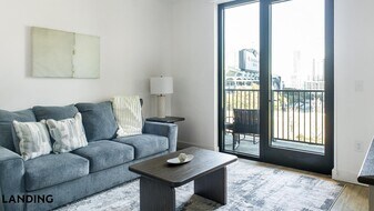 1007 S Mint St, Unit 817 in Charlotte, NC - Building Photo