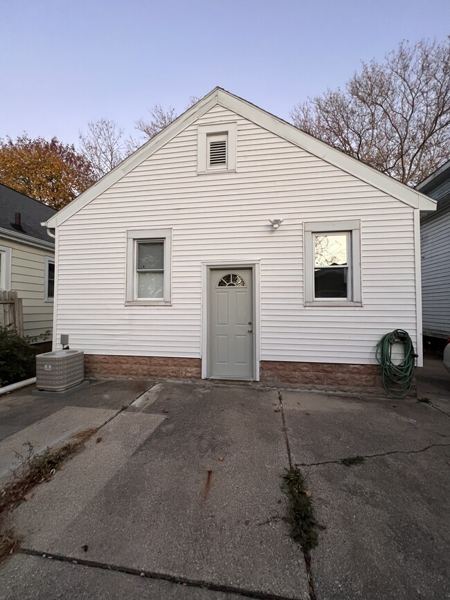 304 S Foster Ave in Lansing, MI - Building Photo - Building Photo