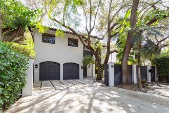 2624 Lincoln Ave in Miami, FL - Building Photo - Building Photo