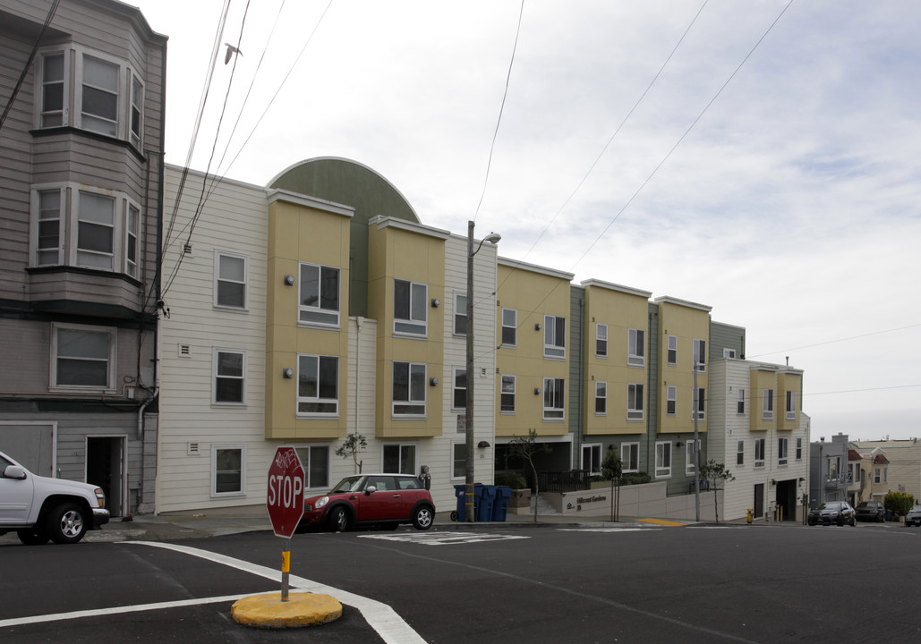 Hillcrest Gardens in Daly City, CA - Foto de edificio