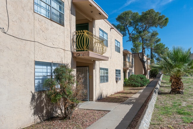 Alto Mesa Apartments in El Paso, TX - Building Photo - Building Photo