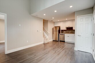 935 La Posada Dr in Austin, TX - Building Photo - Building Photo