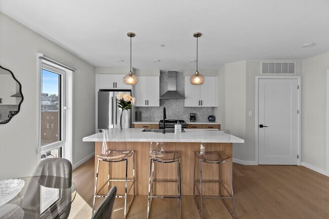 457 W Broadway in Boston, MA - Building Photo - Building Photo