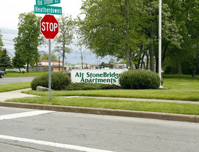 Alt Stone Bridge Apartments in Toledo, OH - Foto de edificio - Building Photo