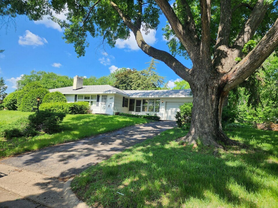 10218 Wentworth Ave S in Minneapolis, MN - Building Photo