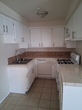 4438 138th St-Unit -4453 W 138th St in Hawthorne, CA - Building Photo - Building Photo