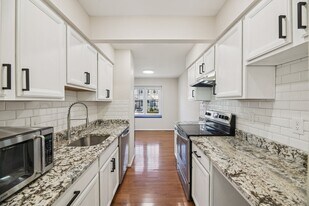 9934 Longford Ct in Vienna, VA - Building Photo