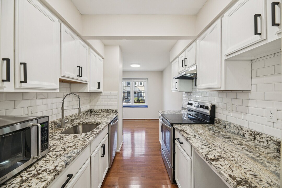 9934 Longford Ct in Vienna, VA - Building Photo