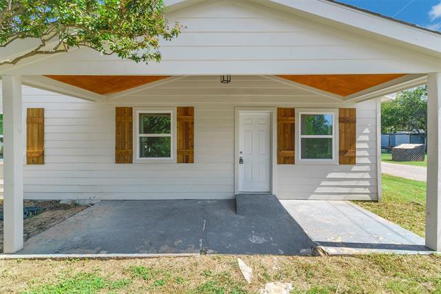 214 Stone St in Granbury, TX - Building Photo - Building Photo