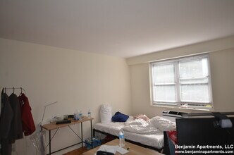 219 Freeman St, Unit 605 in Brookline, MA - Building Photo - Building Photo