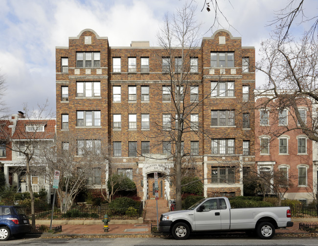 Stanton Manor in Washington, DC - Building Photo - Building Photo