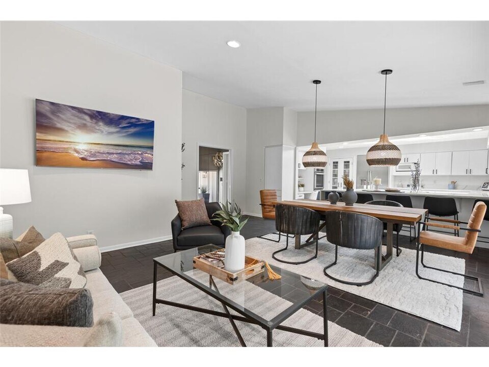 1345 Fairlawn Way in Minneapolis, MN - Building Photo