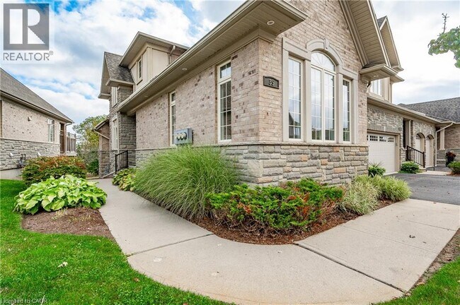 875 University Ave E in Waterloo, ON - Building Photo - Building Photo