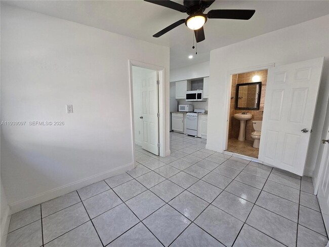 2957 SW 36th Ct, Unit 5 in Miami, FL - Building Photo - Building Photo