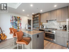 626 Claremont St in Coquitlam, BC - Building Photo - Building Photo