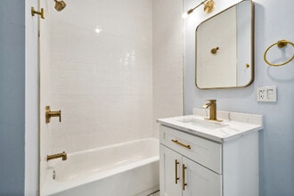 9865 W Roosevelt Rd, Unit 2 in Westchester, IL - Building Photo - Building Photo
