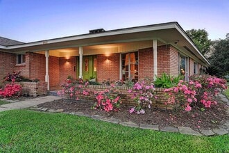 8002 Glen Valley Dr in Houston, TX - Building Photo - Building Photo