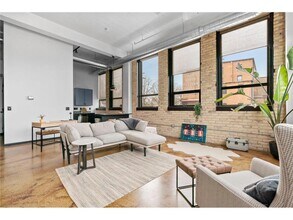 1701 NE Madison St, Unit 103 in Minneapolis, MN - Building Photo - Building Photo