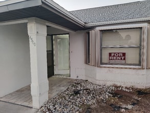 4500 Mercado Dr in Sebring, FL - Foto de edificio - Building Photo