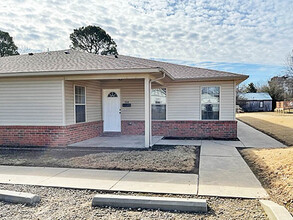 610-616 W Jefferson Ave in Checotah, OK - Building Photo - Building Photo